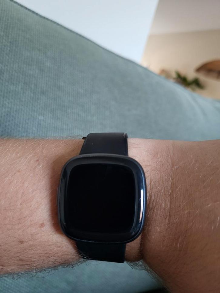 Fitbit Versa 4, Sieraden, Tassen en Uiterlijk, Smartwatches, Gebruikt, Android, Zwart, Afstand, Calorieverbanding, Conditie, GPS