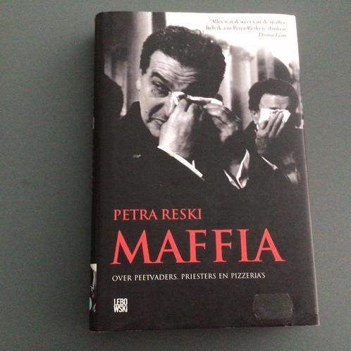 Maffia: over peetvaders, pizzeria's & priesters -Petra Reski, Boeken, Overige Boeken, Gelezen, Ophalen of Verzenden