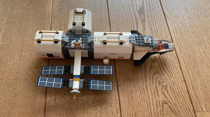 Lego city ruimtestation op de maan - 60227, Kinderen en Baby's, Speelgoed | Duplo en Lego, Zo goed als nieuw, Lego, Complete set