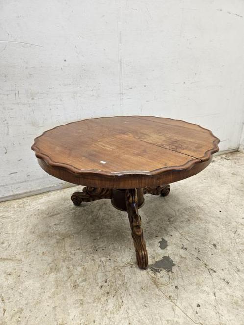 Antieke salontafel of koffietafel met gedecoreerde voet, Huis en Inrichting, Tafels | Salontafels, Gebruikt
