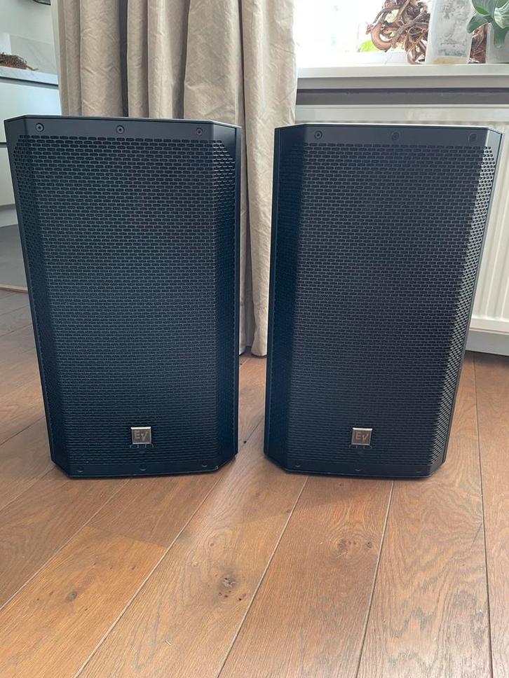 Electro Voice ELX200-12P  2 Actieve 12 inch+Hoezen, Muziek en Instrumenten, Versterkers | Keyboard, Monitor en PA, Zo goed als nieuw