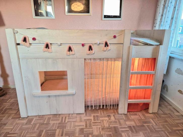 Unieke steigerhout Halfhoogslaper bed met Speelruimte, Kinderen en Baby's, Kinderkamer | Stapelbedden en Hoogslapers, Gebruikt