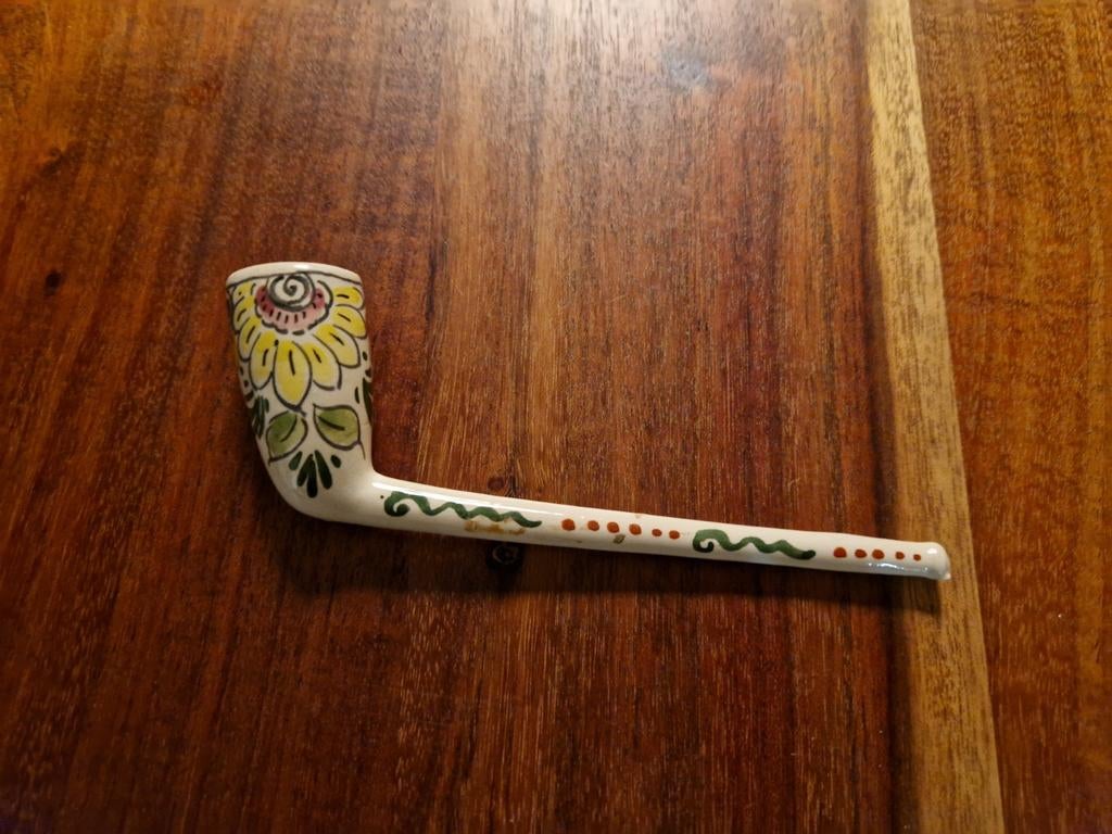 Decoratieve keramische pijp, Antiek en Kunst, Antiek | Keramiek en Aardewerk, Ophalen of Verzenden