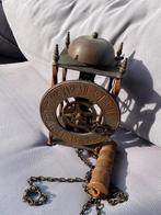 Oud antiek? Ijzeren wandklokje !, Antiek en Kunst, Antiek | Klokken, Ophalen of Verzenden
