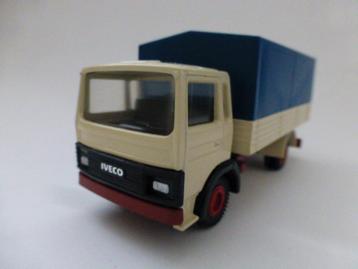 Cursor modell 175 Iveco met huif beschikbaar voor biedingen