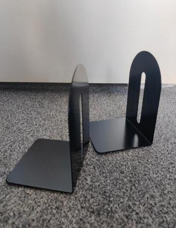 Zwart metalen boekensteunen zgan, twee stuks beschikbaar voor biedingen