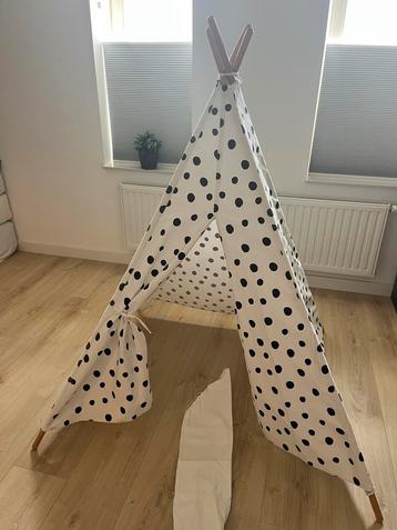 Tipi tent, hema. Zwart wit. Hele nette staat in draagtas beschikbaar voor biedingen