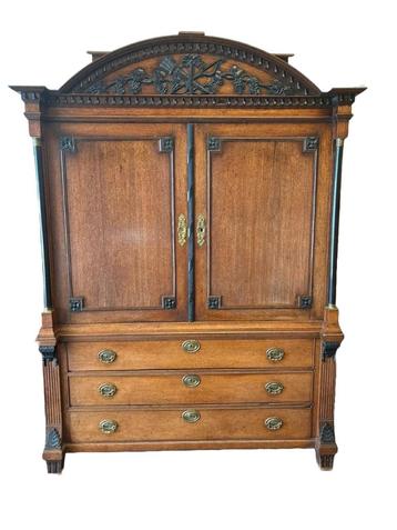 Gronings Kabinet met Gedecoreerde Kap | 260 x 160 x 50 cm beschikbaar voor biedingen