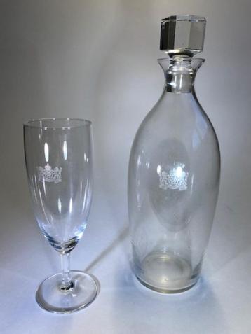 Speciale Gildekaraf van Copier en champagneflute beschikbaar voor biedingen