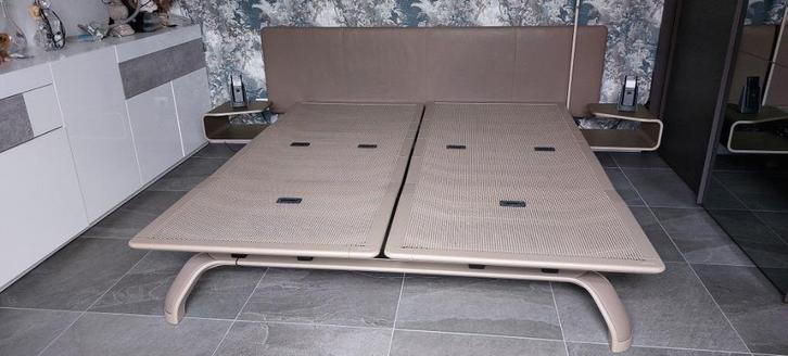 Luxe Auping Royal bed, Huis en Inrichting, Slaapkamer | Bedden, Zo goed als nieuw, Tweepersoons, 180 cm, 210 cm, Metaal, Beige