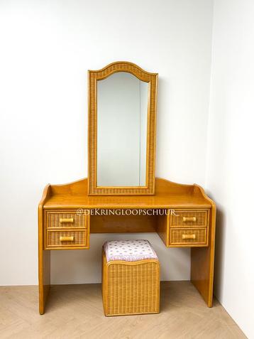 Vintage rotan rieten kaptafel bureau met spiegel en krukje beschikbaar voor biedingen