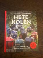 Hete Kolen Compleet - Nieuw Kookboek Kamado Grillen, Boeken, Kookboeken, Hoofdgerechten, Nieuw, Ophalen of Verzenden, Gezond koken
