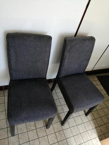 MOET NU WEG!!! 2 STEVIGE GRIJZE EETHOEK STOELEN | TWO CHAIRS beschikbaar voor biedingen