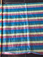 Mooi en kleurrijk strand windscherm, compleet met haringen., Ophalen