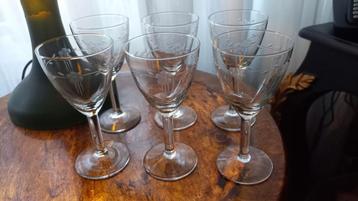 6 oude borrel glaasjes met ingeslepen motief beschikbaar voor biedingen