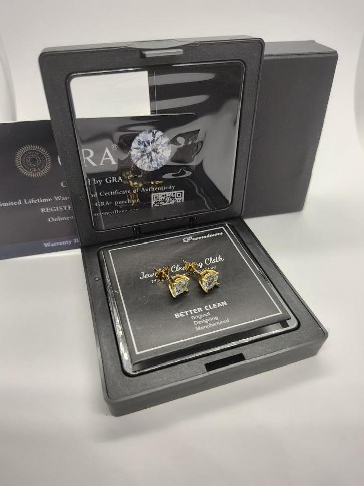 Zilveren Oorbellen Verguld Met 2 x 1 Ct. Moissanite Diamant, Sieraden, Tassen en Uiterlijk, Oorbellen, Nieuw, Knopjes of Stekers