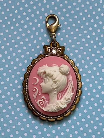 Sailor Moon Cameo Charm beschikbaar voor biedingen