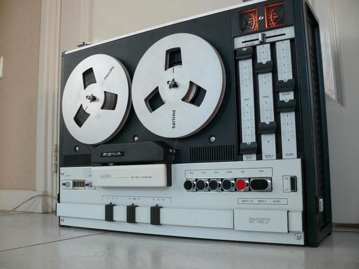 Perfect spelende Aristona (Philips) 9197 Hifi Stereo, Audio, Tv en Foto, Bandrecorders, Bandrecorder, Met stofkap, Met banden