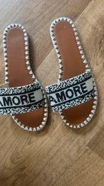 Leuke slupper zwart-wit, Slippers, Wit, Ophalen of Verzenden, Zo goed als nieuw