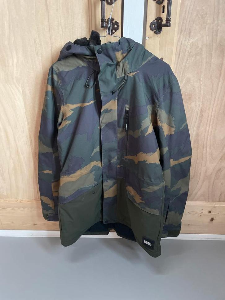 O'Neill Ski/Snowboard Jas M - Camouflage - Zo goed als nieuw, Kleding | Dames, Wintersportkleding, Zo goed als nieuw, Jack, Maat 38/40 (M)