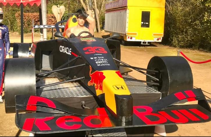 Formule 1 Raceauto L 5.30 x B 2.20m. Ware grootte in hout., Hobby en Vrije tijd, Modelauto's | Overige schalen, Zo goed als nieuw