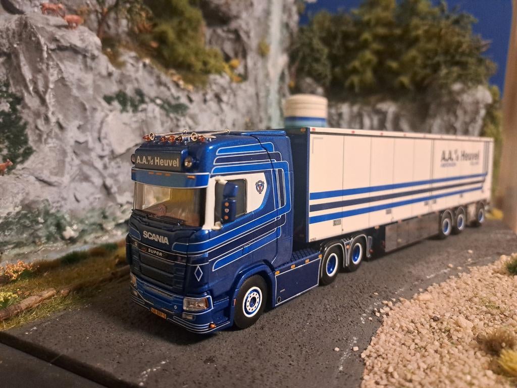 WSI Scania vd Heuvel, Hobby en Vrije tijd, Modelauto's | 1:50, Ophalen of Verzenden, Nieuw, Bus of Vrachtwagen, Wsi
