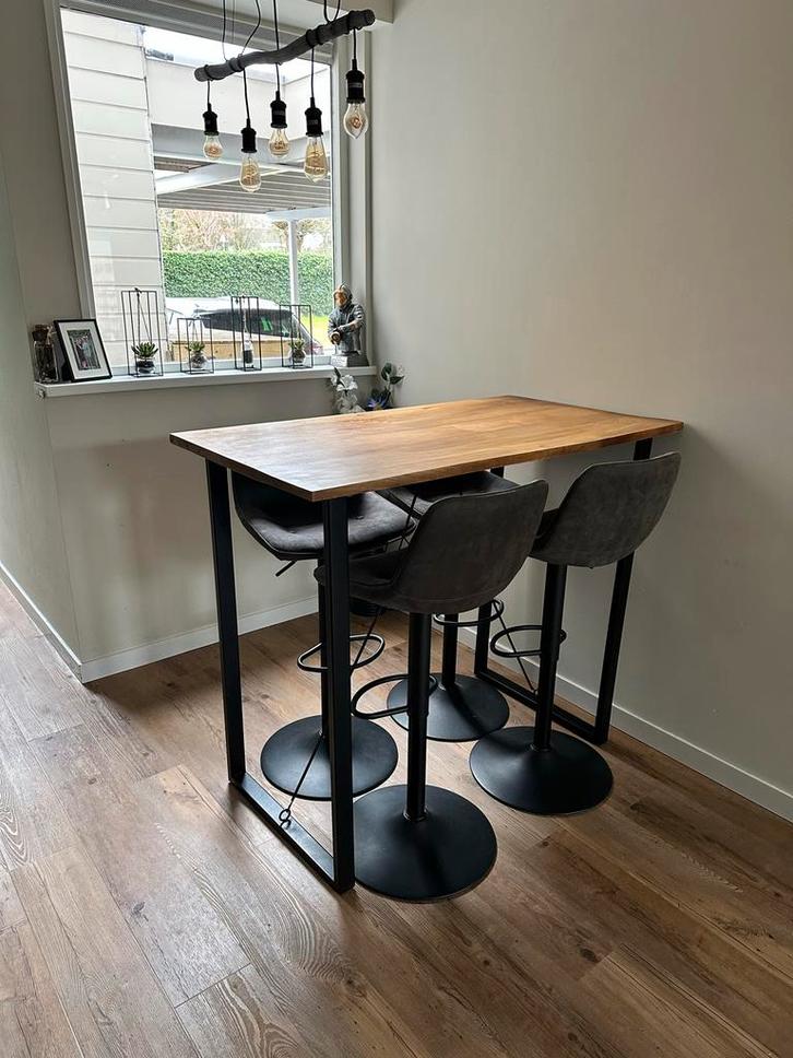 Bar tafel met 4 stoelen, Huis en Inrichting, Barren, Zo goed als nieuw, Inclusief barstoelen, Ophalen
