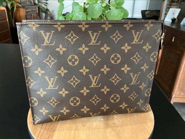 Louis Vuitton Toiletry Pouch 26 Monogram, Sieraden, Tassen en Uiterlijk, Toilettassen, Gebruikt, Heer of Dame, Bruin, Ophalen of Verzenden