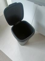 Zwarte prullenbak met klep - 45 liter, Ophalen, Kunststof, Gebruikt, 50 tot 75 cm