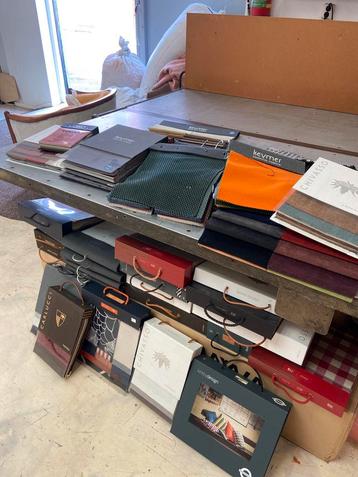 Stalenboeken meubelstof gratis beschikbaar voor biedingen
