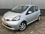Toyota Aygo 1.0-12V + 5drs LMV Apk tot 12-7-26 NL Auto NAP, Voorwielaandrijving, Gebruikt, 4 stoelen, 68 pk
