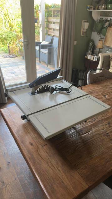 Zaagtafel te koop 230 V 2950 rpm beschikbaar voor biedingen