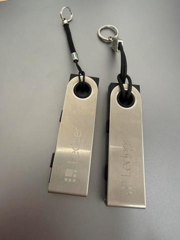 2x Ledger nano S Cryptowallet hardware wallet bitcoin beschikbaar voor biedingen