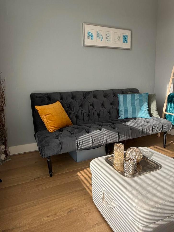 Grijze velvet slaapbank - Zo goed als nieuw, Huis en Inrichting, Banken | Sofa's en Chaises Longues, Zo goed als nieuw, Tweepersoons