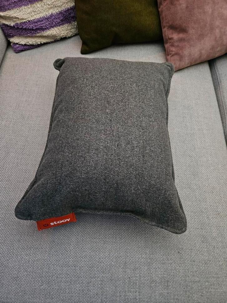 Stoov warmtekussen - Heerlijk warm!, Huis en Inrichting, Woonaccessoires | Kussens, Zo goed als nieuw, Grijs, Rechthoekig, Ophalen