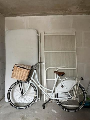 Nette witte dames/oma fiets goede staat beschikbaar voor biedingen
