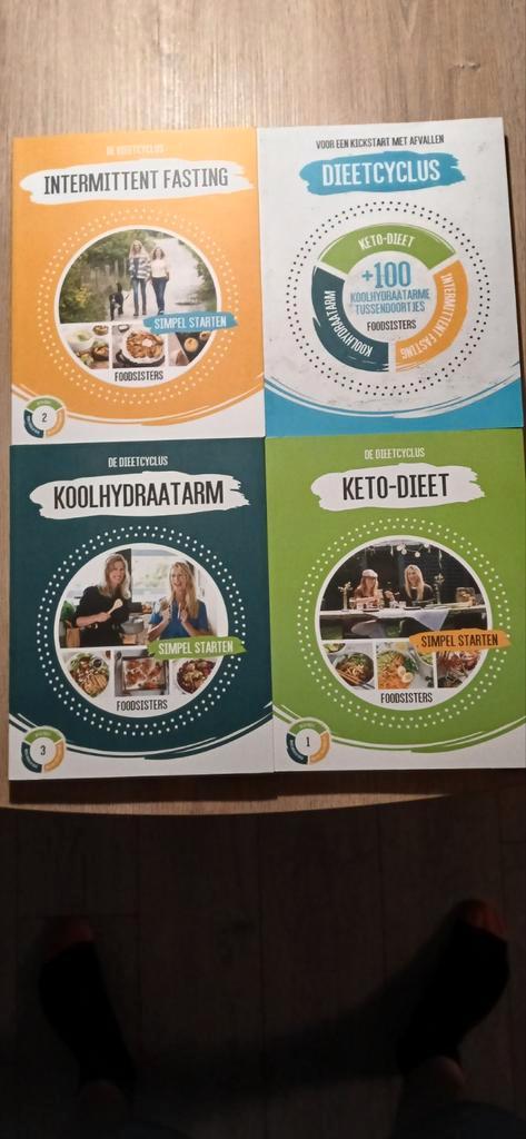 4x Foodsisters - De Dieetcyclus boeken, Boeken, Kookboeken, Zo goed als nieuw, Overige typen, Overige gebieden, Gezond koken, Ophalen of Verzenden