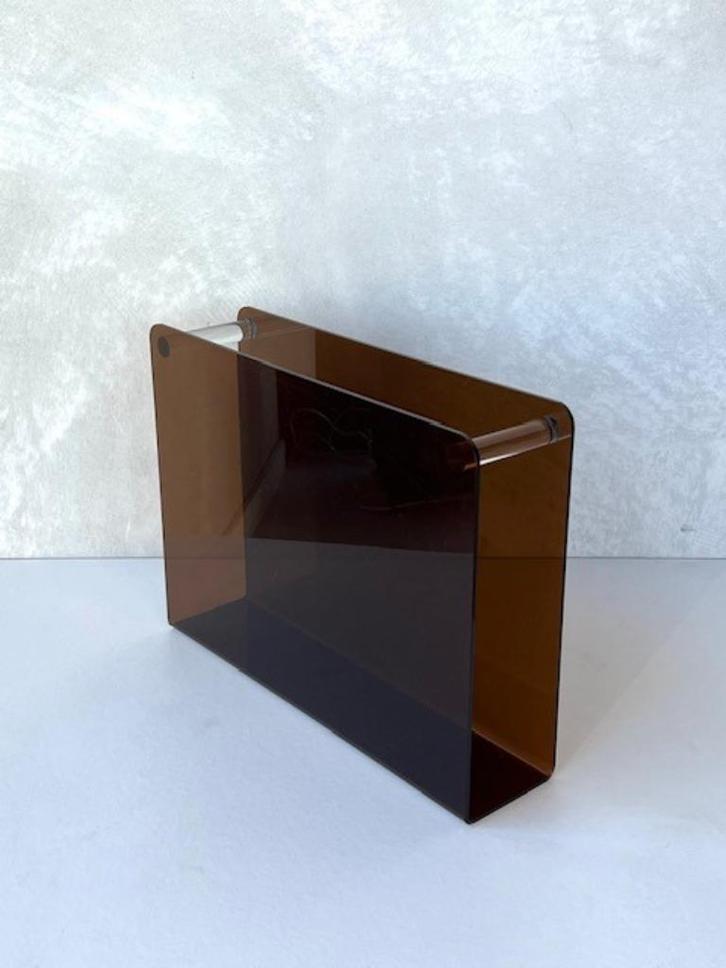 Jaren 70 lectuurbak plexiglas vintage tijdschriftenrek retro, Huis en Inrichting, Woonaccessoires | Krantenbakken en Lectuurbakken