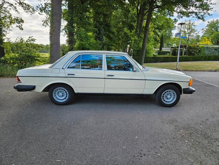 Mercedes w123 300d TURBO diesel motor gereviseerd, Auto's, Oldtimers, Bedrijf, Diesel, Sedan, Geïmporteerd, Wit, Ophalen