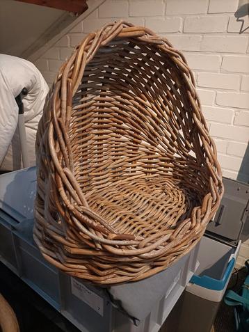 Kattenmand rotan beschikbaar voor biedingen