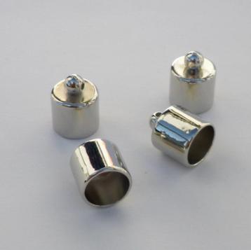 Zilverkleurige kralenkappen (4 stuks) beschikbaar voor biedingen