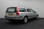 Volvo V70 2.4 Comfort Line 2002 NAP | Trekhaak | Cruise cont, Leder en Stof, 141 €/maand, Zilver of Grijs, 750 kg