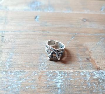 Nieuwe Verstelbare Slangen Ring beschikbaar voor biedingen