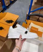 LV size 42 / 250€, Ophalen of Verzenden, Nieuw, Zwart