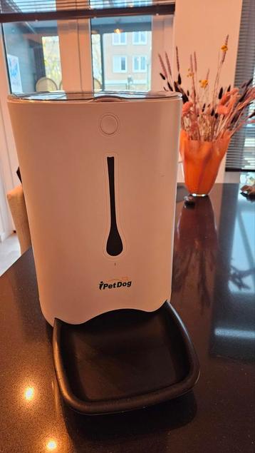 Automatische voerbak kat/hond/konijn beschikbaar voor biedingen