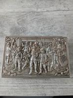 Antieke Zilverkleurige Sigarettendoos met Reliëf, Ophalen of Verzenden