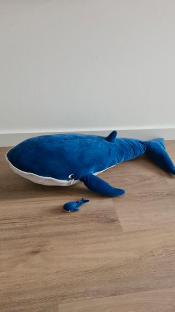 Knuffel Ikea blauwe vinvis Blavingad met baby mond K9366 beschikbaar voor biedingen