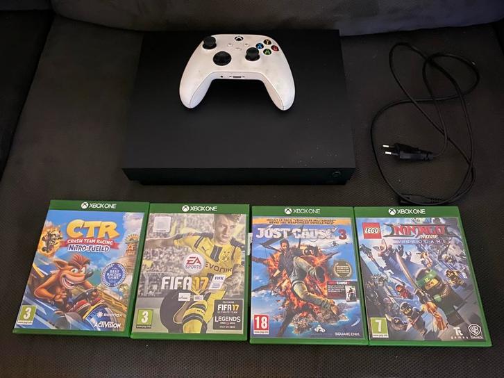 Xbox one X (incl. 4 spellen), Spelcomputers en Games, Spelcomputers | Xbox One, Gebruikt, Xbox One X, 1 TB, Zonder controller