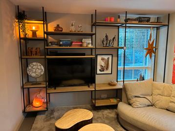 Wandmeubel/TV meubel met eiken planken