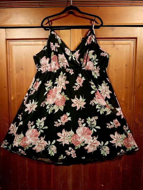 chiffon jurk zwart met bloemen 50/52, Kleding | Dames, Grote Maten, Jurk, Zwart, Ophalen of Verzenden